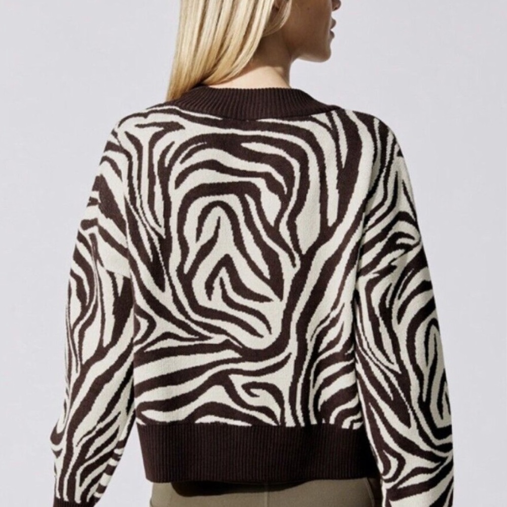 NWT Carbon38 Women’s Zebra Jacquard Crop Sweater Size Small - Picture 2 of 7